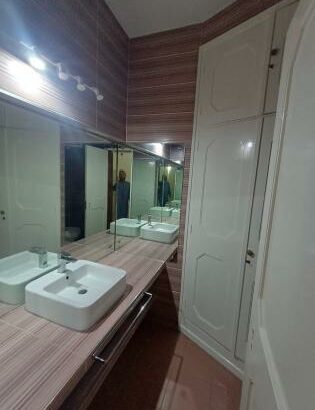 ARRENDA-SE MORADIA T5, 1 SUÍTE, 6WC, PISCINA, JARDIM E ESTACIONAMENTO PARA 5 VIATURAS. 
BAIRRO DA SOMMERSCHIELD PRÓXIMO À ANTIGA EMBAIXADA DOS EUA.