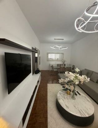 ARRENDA-SE APARTAMENTO T3 MOBILADO NO BAIRRO CENTRAL, 3° ANDAR ÚLTIMO.
