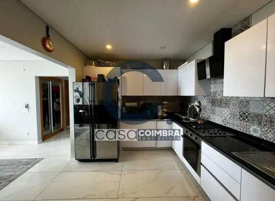 Arrenda-se Apartamento T3 Mobilado, Vista Mar, no Condomínio Deco Assus, Av. Da Marginal.