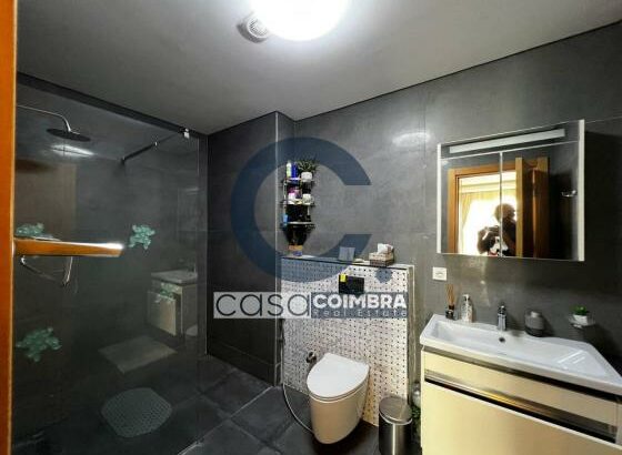 Arrenda-se Apartamento T3 Mobilado, Vista Mar, no Condomínio Deco Assus, Av. Da Marginal.