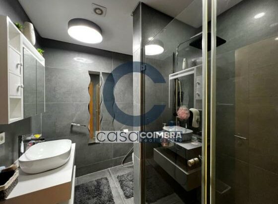 Arrenda-se Apartamento T3 Mobilado, Vista Mar, no Condomínio Deco Assus, Av. Da Marginal.