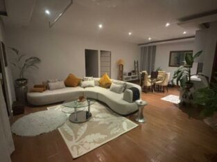 ARRENDA-SE APARTAMENTO T2 MOBILADO NO CONDOMÍNIO JOSS VILLAGE.