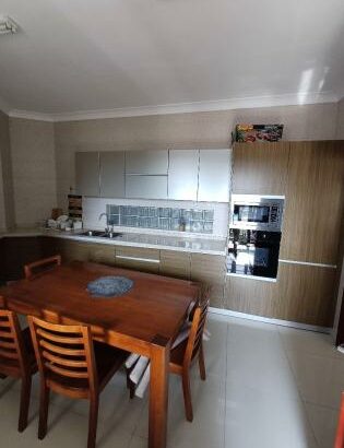 Arrenda se apartamento novo com vista ao mar mobilado tipo 3 com suites mais 2wc no condomínio karibu na avenida marginal entrega imediata