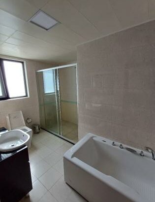 Arrenda se apartamento novo com vista ao mar mobilado tipo 3 com suites mais 2wc no condomínio karibu na avenida marginal entrega imediata