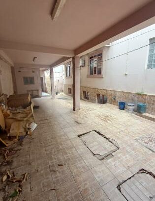 Vende se moradia vivenda nova tipo 5 com anexos cave, garagem quintal no bairro central   na avenida emilia dausse proximo da vladmir lenine