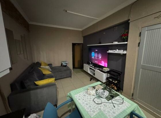 Dependência Tipo1
 Independente
Pronta habitar 
R/C
Conzinha americana 
Água  24h
Climatizada
Garagem fechada 
*Renda: 20mil negociável*