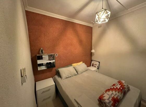 Dependência Tipo1
 Independente
Pronta habitar 
R/C
Conzinha americana 
Água  24h
Climatizada
Garagem fechada 
*Renda: 20mil negociável*