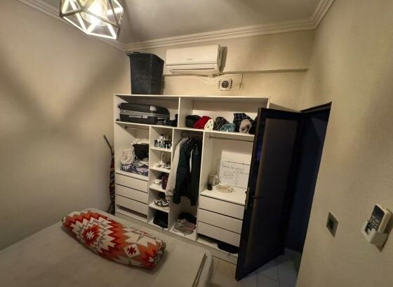 Dependência Tipo1
 Independente
Pronta habitar 
R/C
Conzinha americana 
Água  24h
Climatizada
Garagem fechada 
*Renda: 20mil negociável*