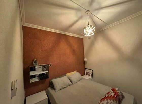 Dependência Tipo1
 Independente
Pronta habitar 
R/C
Conzinha americana 
Água  24h
Climatizada
Garagem fechada 
*Renda: 20mil negociável*