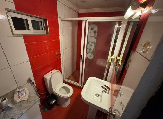 Dependência Tipo1
 Independente
Pronta habitar 
R/C
Conzinha americana 
Água  24h
Climatizada
Garagem fechada 
*Renda: 20mil negociável*