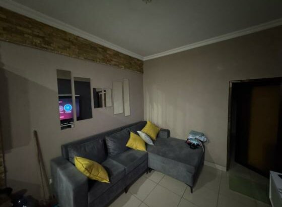 Dependência Tipo1
 Independente
Pronta habitar 
R/C
Conzinha americana 
Água  24h
Climatizada
Garagem fechada 
*Renda: 20mil negociável*