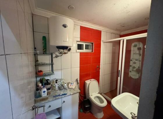 Dependência Tipo1
 Independente
Pronta habitar 
R/C
Conzinha americana 
Água  24h
Climatizada
Garagem fechada 
*Renda: 20mil negociável*