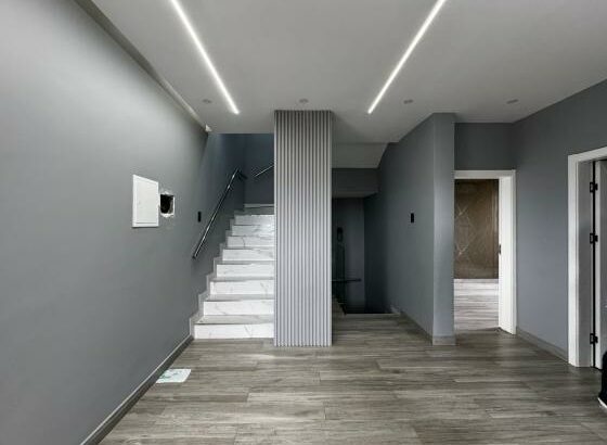 ARRENDA-SE APARTAMENTO DUPLEX T-3, SUITE, COZINHA MODERNA EQUIPADA, NO TRIUNFO A 120.000 MTS