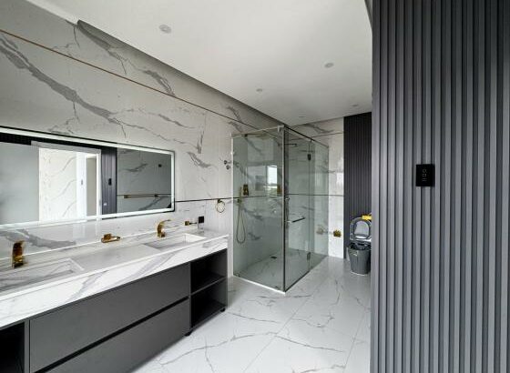 ARRENDA-SE APARTAMENTO DUPLEX T-3, SUITE, COZINHA MODERNA EQUIPADA, NO TRIUNFO A 120.000 MTS