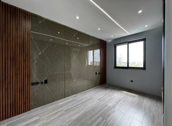 ARRENDA-SE APARTAMENTO DUPLEX T-3, SUITE, COZINHA MODERNA EQUIPADA, NO TRIUNFO A 120.000 MTS