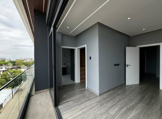 ARRENDA-SE APARTAMENTO DUPLEX T-3, SUITE, COZINHA MODERNA EQUIPADA, NO TRIUNFO A 120.000 MTS