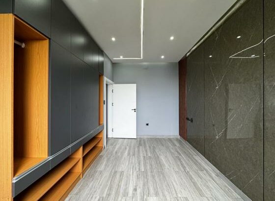 ARRENDA-SE APARTAMENTO DUPLEX T-3, SUITE, COZINHA MODERNA EQUIPADA, NO TRIUNFO A 120.000 MTS