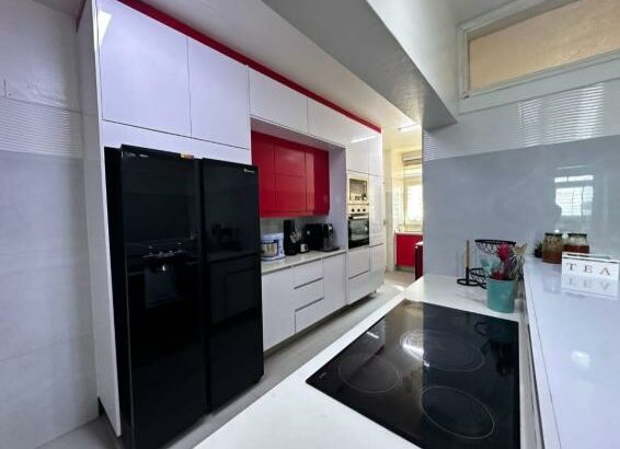 ARRENDO  APARTAMENTO T-3 SEM MÓVEIS, COM VISTA AO MAR BAIRRO DA POLANA, AV. JULIUS NYERERE PRÓXIMO AO RESTAURANTE PIRI PIRI A  85.000 MTS