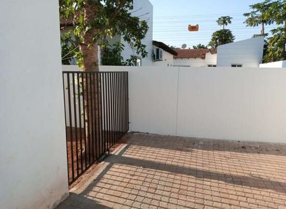 Arrenda-se Moradia independente T3 quartos suíte num condomínio fechado de 19 casas na Matola rio.
