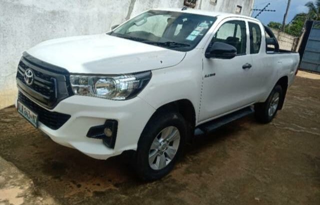 Venda de veiculo marca Torota, modelo hillux.