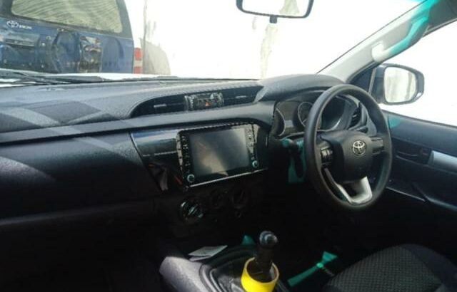 Venda de veiculo marca Torota, modelo hillux.