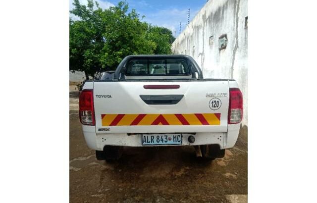 Venda de veiculo marca Torota, modelo hillux.