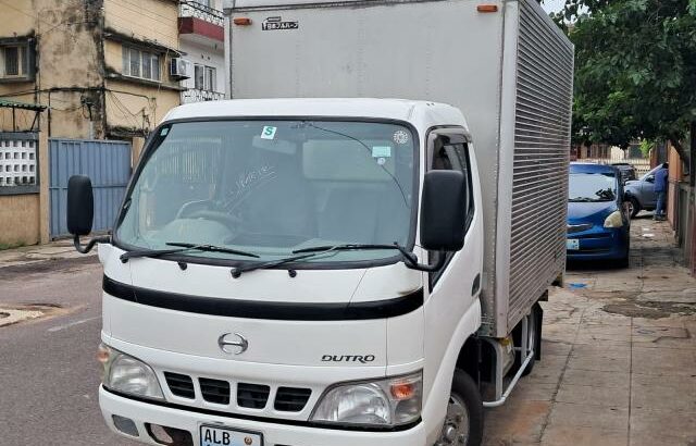 Toyota Hino Dutro Contentor