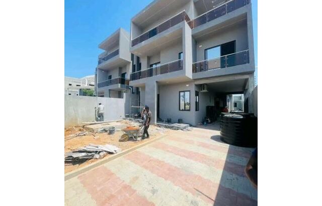 VENDE-SE Belíssima Moradia T6 no Mapulene