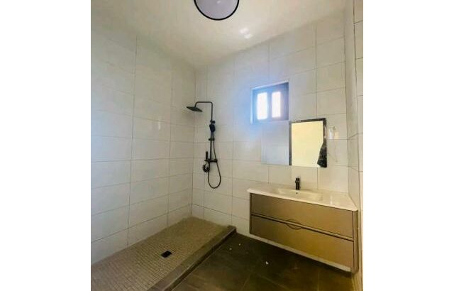 VENDE-SE Belíssima Moradia T6 no Mapulene