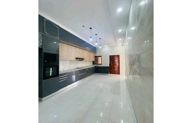 VENDE-SE Belíssima Moradia T6 no Mapulene