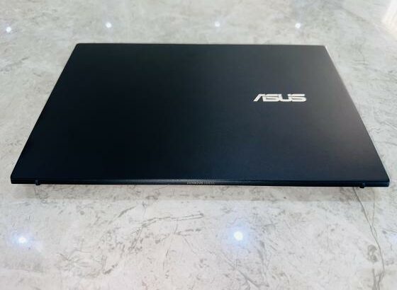 Lap Top gráfico Asus ZenBook UX42UA| AMD RYZEN 5  5500U 2.10 GHZ (12CPUs)|8GBDDR4 SDRAM | 512  GB SSD | 14” AMD Radeon Graphics 1GB|Bateria Excelente
