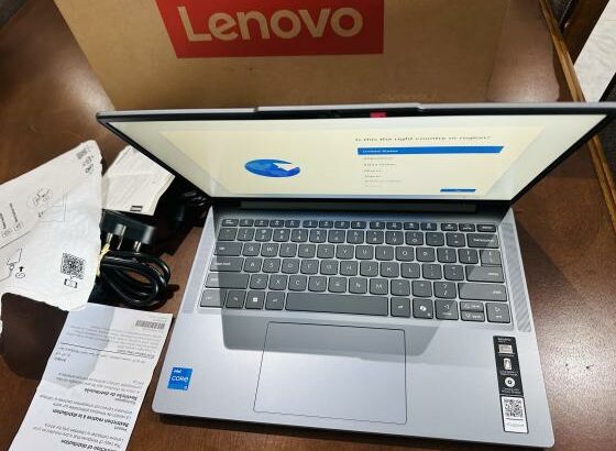 Lap Top Novinho em Promoção Zerinho nunca usado Aproveite  Lenovo Ideapad Slim 3-14IRH10 intel Core i5-13420H 2.10 GHZ , 8 GB DDR5 SDRAM , 512 GB SSD