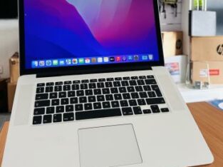 MacBook Pro 2015 / 16 Retina Display  Intel Core I7 2.20 GHZ  16 GB Memória RAM  256 GB SSD  15.4 polegadas (2880×1800) Intel Íris pro Graphics 2GB  P