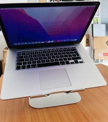 MacBook Pro 2015 / 16 Retina Display  Intel Core I7 2.20 GHZ  16 GB Memória RAM  256 GB SSD  15.4 polegadas (2880×1800) Intel Íris pro Graphics 2GB  P