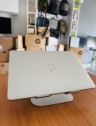 MacBook Pro 2015 / 16 Retina Display  Intel Core I7 2.20 GHZ  16 GB Memória RAM  256 GB SSD  15.4 polegadas (2880×1800) Intel Íris pro Graphics 2GB  P