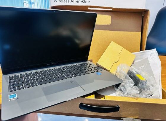 Promoção de Dezembro  Lap Top Novo Asus Expert book Notebook PC | Core I5-1335U 13 th gen| 16 GB DDR4 SDRAM |512  SSD | 15.6”Display | 💰Preço :43.500