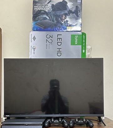 PS4 SLIM 500GB+2Joys+Cabo de Power+15 Jogos+ Tv Synix 32” Com caixa