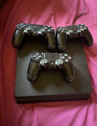 PS4 SLIM 500GB+3Joy+Cabo de Power+15 Jogos em Maxixe