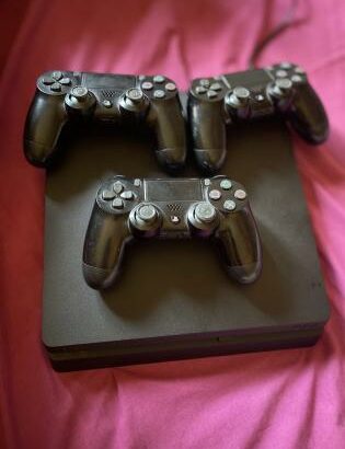 PS4 SLIM 500GB+3Joy+Cabo de Power+15 Jogos em Maxixe