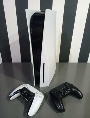 PS5 CD Edition + 2 Joystick