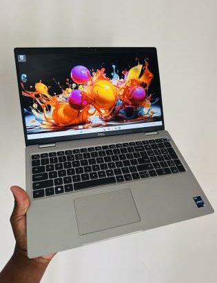 Ultrabook Machine Dell Latitude 5540  13 th GEN INTEL Core i5-1350P (16 CPUs) 16 GB DDR5 SDRAM  512 GB SSD NVMe  Intel íris Xe Graphics  15.6 Polegada