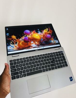 Ultrabook Machine Dell Latitude 5540  13 th GEN INTEL Core i5-1350P (16 CPUs) 16 GB DDR5 SDRAM  512 GB SSD NVMe  Intel íris Xe Graphics  15.6 Polegada