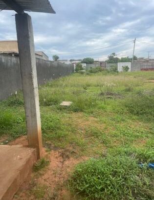 Vende-se  Terreno-20/40 Bairro Marracuene  Perto da vila pitanga  5minutos da estrada  Com,furo de água 💦  Documento-Duat. Preço-1.375,000.00MT