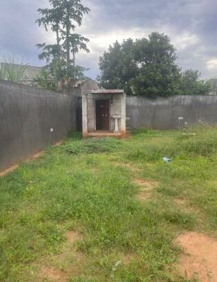 Vende-se  Terreno-20/40 Bairro Marracuene  Perto da vila pitanga  5minutos da estrada  Com,furo de água 💦  Documento-Duat. Preço-1.375,000.00MT