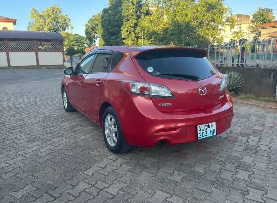 recem chegado MAZDA AXELA SPORT