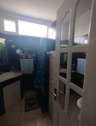 Vende-se Apartamento T3 2wcs, moderna, 3⁰ andar último num prédio curto no bairro da Coop, rua da França