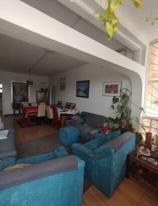 Vende-se Apartamento T3 2wcs, moderna, 3⁰ andar último num prédio curto no bairro da Coop, rua da França