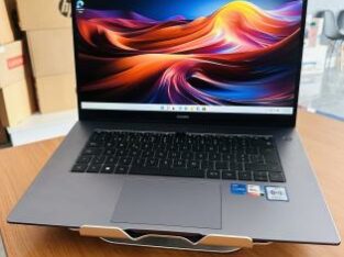 Lap Top Semi Novo com 06 Meses de Garantia Huawei MateBook D15  | Core I5-1135G7 2.40 GHZ | 8GB DDR4 SDRAM |512 GB SSD  | 15.6”Display |Intel Irex Xe