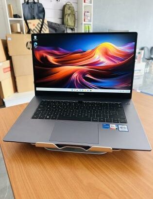 Lap Top Semi Novo com 06 Meses de Garantia Huawei MateBook D15  | Core I5-1135G7 2.40 GHZ | 8GB DDR4 SDRAM |512 GB SSD  | 15.6”Display |Intel Irex Xe