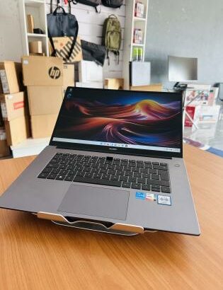 Lap Top Semi Novo com 06 Meses de Garantia Huawei MateBook D15  | Core I5-1135G7 2.40 GHZ | 8GB DDR4 SDRAM |512 GB SSD  | 15.6”Display |Intel Irex Xe